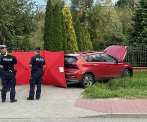 Tragiczny wypadek w Brodach. Auto uderzyło w ogrodzenie, nie żyje 66-latek