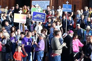 W miniony weekend prawie 200 pielgrzymów wyruszyło pieszo na Jasną Górę. Trasa pielgrzymki liczy 480 km. Pątnicy przejdą ją w ciągu dwóch tygodni. 