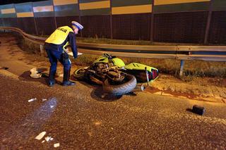 Pruł motorem uciekając przed policją. Roztrzaskał się o osobówkę