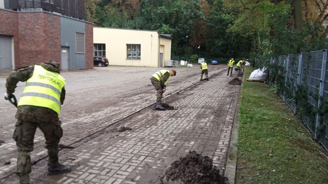 Wojsko Polskie pomaga w walce z powodzią i jej skutkami