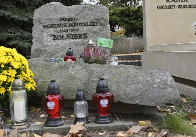 Grób Jaruzelskiego na Powązkach Wojskowych