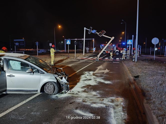 Kiedy wrócą światła na Al. Konstytucji 3 Maja w Lesznie? Pijany kierowca uszkodził bramownicę