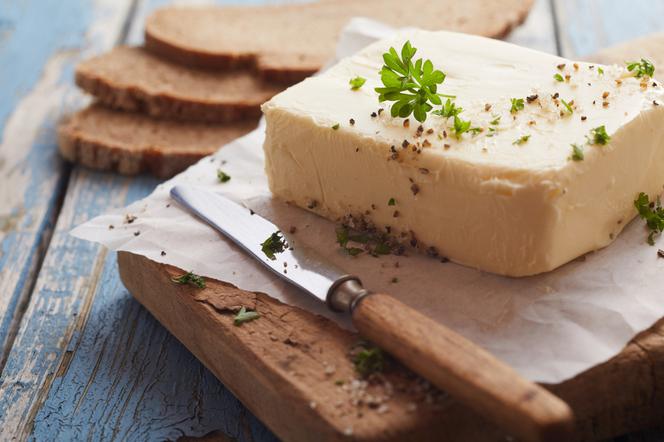 Domowe masło: jak zrobić? Przepis krok po kroku
