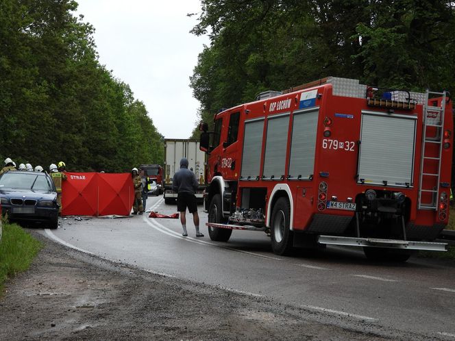 Ciężarówka staranowała dwa samochody. 60-latka nie miała szans