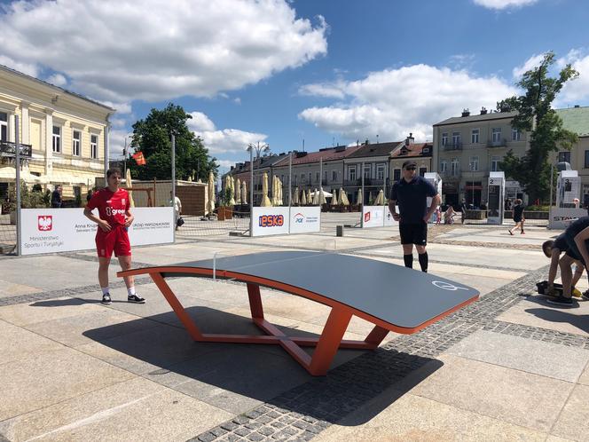 Turniej w teqball na kieleckim Rynku