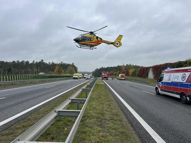 Wypadek busa na S7 pod Grójcem. 11 osób rannych, w akcji śmigłowiec LPR