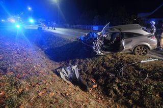 Potworna śmierć 22-latka pod Płońskiem. Czołowe zderzenie z ciężarówką zmiotło go z drogi