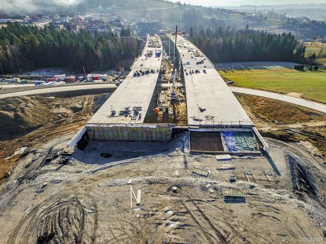 Idzie zima, ale drogowcy nie próżnują! Trwa budowa ekspresowej zakopianki