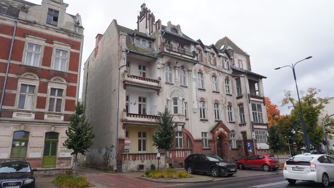 Zabytkowa kamienica w Olsztynie na sprzedaż. To największy pustostan w centrum miasta