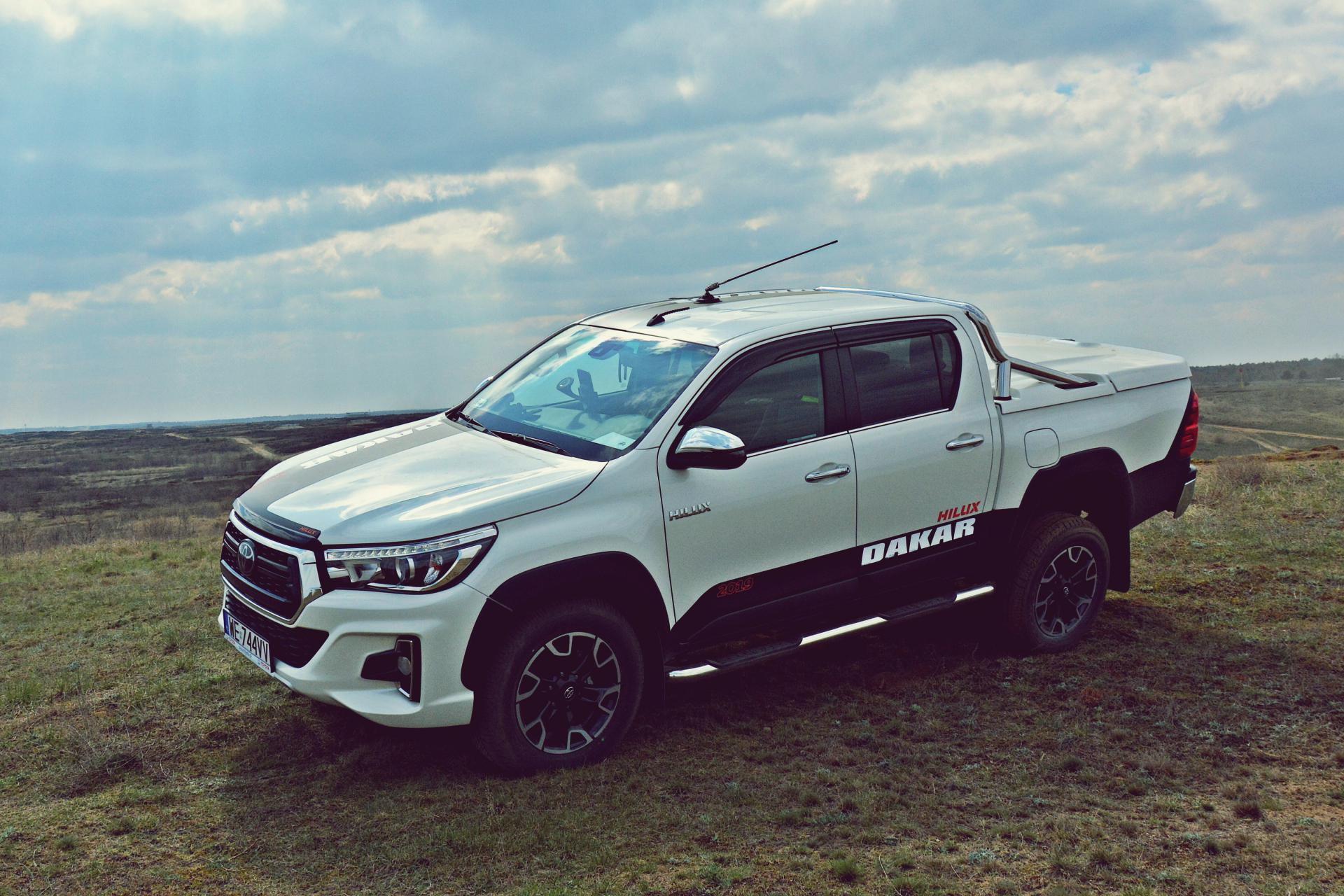 Toyota hilux dakar