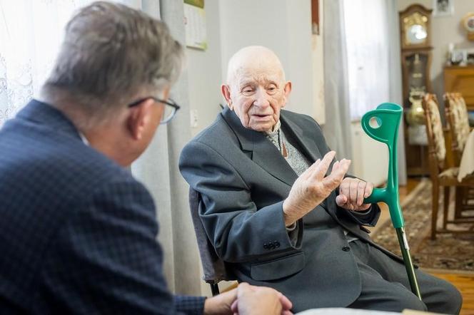 Pan Stanisław był przymusowo wcielony do niemieckiej armii! Teraz skończył 100 lat i wspomina dawne dzieje