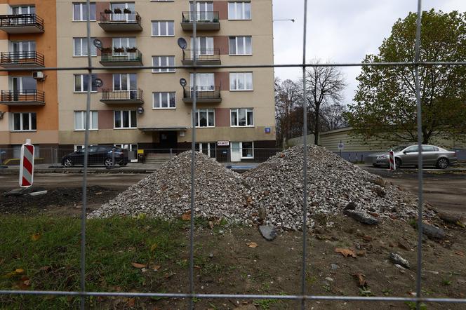 Warszawa. Budowa tramwaju na Wilanów niszczy lokalnych przedsiębiorców. "Mój biznes wisi na włosku!"