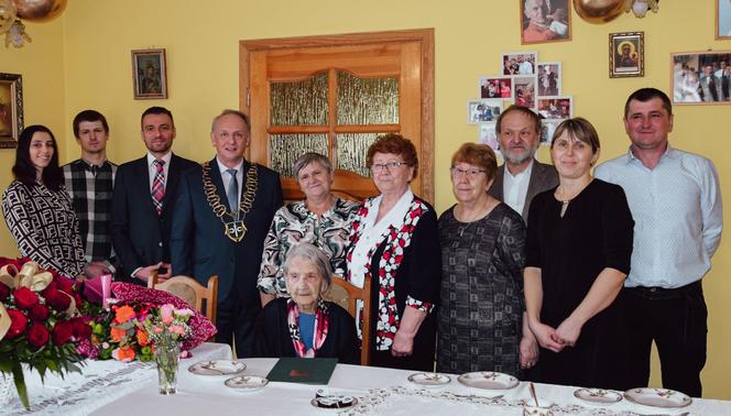 Ma 19 wnucząt i 35 prawnucząt! Pani Zofia skończyła właśnie 100 lat i czerpie z życia garściami