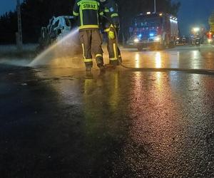 Fatalne skutki wyprzedzania! Uderzone auto stanęło w płomieniach. Zginęła jedna osoba