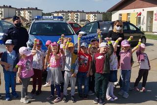 Obrażony policjant zrobił prezent dzieciom z Kurzętnika