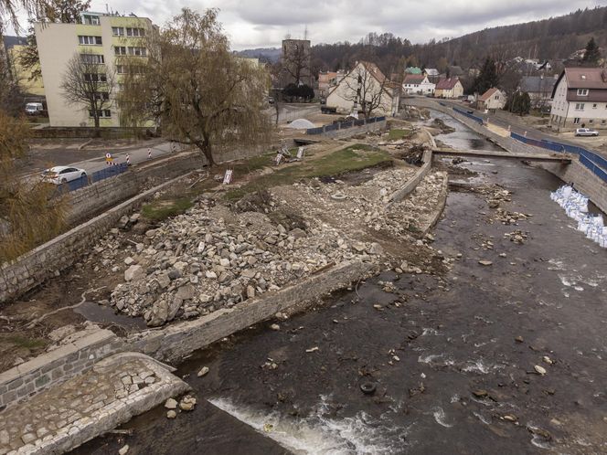 Tak wygląda Lądek Zdrój kilkadziesiąt dni po powodzi. Poruszająca relacja Anny Lubczyńskiej