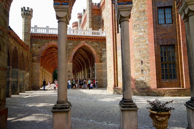 Ten bajkowy pałac to perła na skalę europejską. Znajduje się na Dolnym Śląsku!
