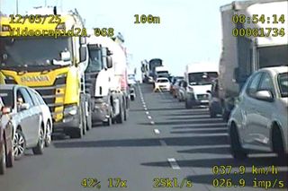 Kobieta w ciąży utknęła w korku po wypadku na ekspresowej S5 pod Bydgoszczą