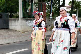 Korowód dożynkowy w Kostuchnie