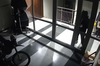 Mieszkanie Szalonego Reportera zaatakowane siekierami