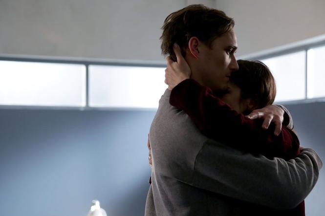 M jak miłość, odcinek 1510: Olek w więzieniu pożałuje, że nie uratował Artura!