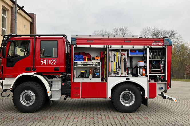 Nowy wóz bojowy zasilił flotę Komendy Straży Pożarnej w Ostrzeszowie - ZOBACZCIE ZDJĘCIA