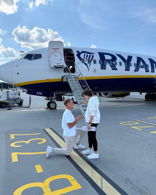 Oświadczyny na płycie Kraków Airport