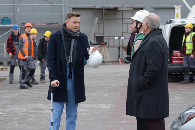 Pierwsza miłość odc. 3633. Karol Weksler (Karol Strasburger), Michał Domański (Wojciech Błach)