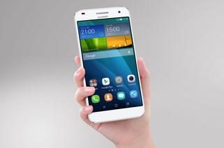 Huawei Ascend G7_Single_Silver Front Face Hand_Hi res