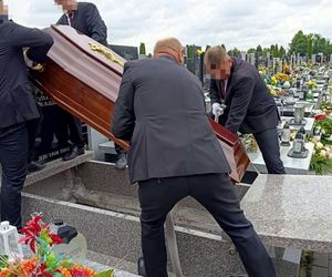 Pogrzeb pana Mikołaja z Siedlec. Do końca szukał rodziny dla 9-letniego syna. Spełniłem swoje marzenie