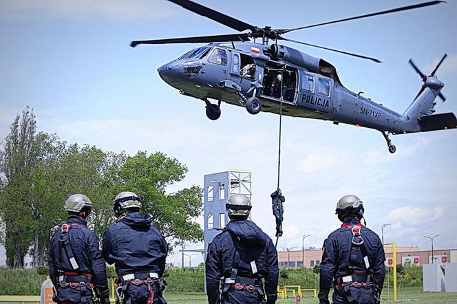 Lublin: Policyjny helikopter krążył nad miastem. Poważne działania policyjnych komandosów 
