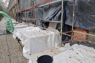 Tak dziś wygląda grób rodzinny Damięckich na Starych Powązkach. Przytłaczający widok