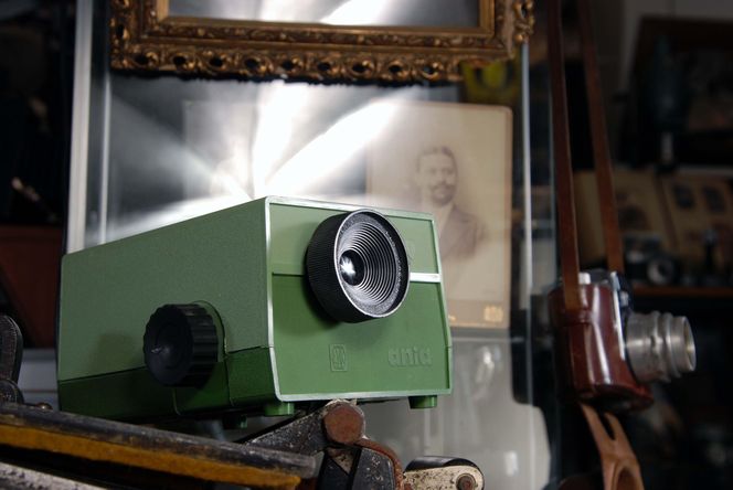 Rzutnik Ania, czyli kino na ścianie w dużym pokoju.