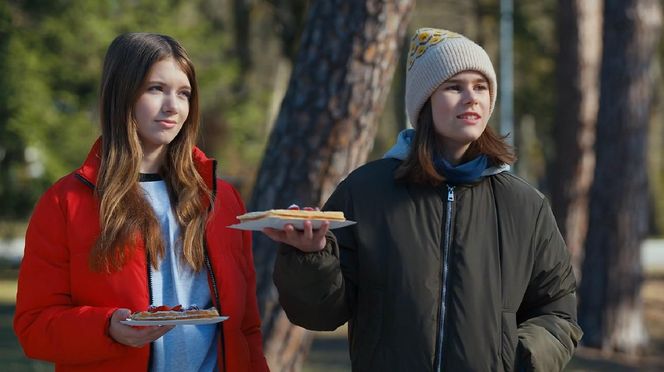 Barwy szczęścia, odc. 3223. koleżanki Emilki -  Alina (Iga Czechowicz), Gośka (Natalia Skrzypek)