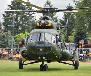 Efektowne ćwiczenia WOT w Czernikowie pod Toruniem. Scenariusz zakładał atak przeciwnika na szkołę z kilkudziesięcioma uczniami