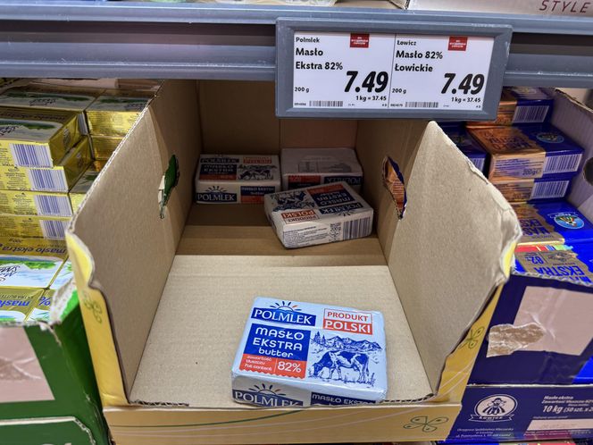 W Polsce za kostkę 200 gramowego masła wyprodukowanego przez POLMLEK trzeba zapłacić 7,49 zł (37,45 zł za kilogram)