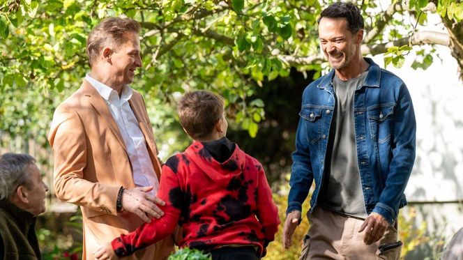 Barwy szczęścia odc. 3140. Czesław Zarzeczny (Marian Jaskulski), Ksawery (Bartosz Gruchot), Mariusz (Rafał Cieszyński), Łukasz (Michał Rolnicki)