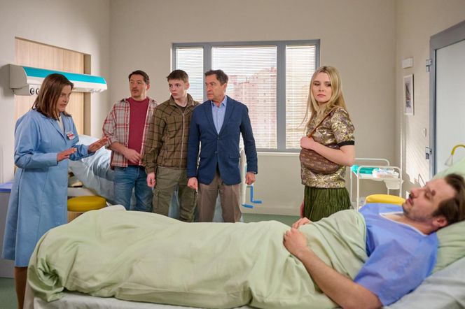 Na Wspólnej, odc. 4037. Junior (Jan Leśniewski), Bogdan (Wojciech Brzeziński), Rafał Cielecki (Jacek Kawalec) 