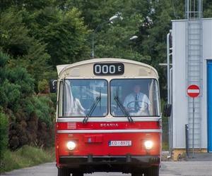 W PRL-u każdy o nich marzył, do Krakowa trafiły używane. Kultowe scanie wyremontowane przez MPK