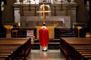 Zarobki księży w Polsce