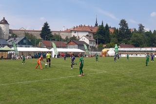 Młodzi piłkarze z całej Europy  przyjechali do Starego Sącza. Trwa Turniej Sokolik ORLEN Cup