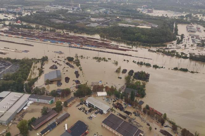 Powódź w Czechach 2024. W Ostrawie pękły wały na Odrze. Powstały dwie 50-metrowe szczeliny