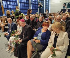 Jubileusz 40-lecia połączony był ze świętem szkoły, ponieważ obchodzi ona również 28. rocznicę nadania imienia.