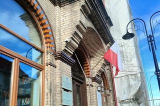 Flaga Ukrainy zerwana z konsulatu w Przemyślu. Policja szuka sprawcy