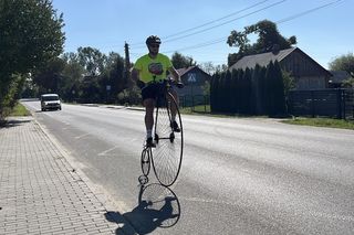 Strażak jedzie bicyklem dookoła Polski. Wszystko dla chorej córeczki