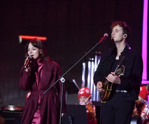 Steczkowska w czerwieni i Margaret w futrze. Tak gwiazdy wystroiły się na koncert 11 listopada [GALERIA]