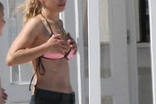 Agnieszka Dygant na plaży w Juracie