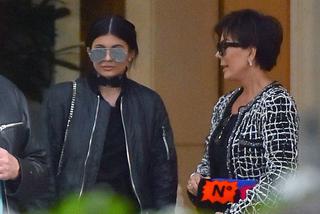 Kylie Jenner skopiowała Kris Jenner! W TAKICH włosach wygląda lepiej?