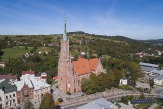 To jedno z najsławniejszych miast w Małopolsce. Znajduje się w nim najpiękniejsza plebania