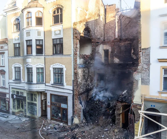 Jedna z największych tragedii w Cieszynie to wina człowieka. Pod gruzami zginęły dwie osoby